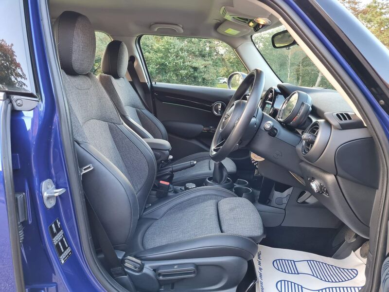 MINI HATCH