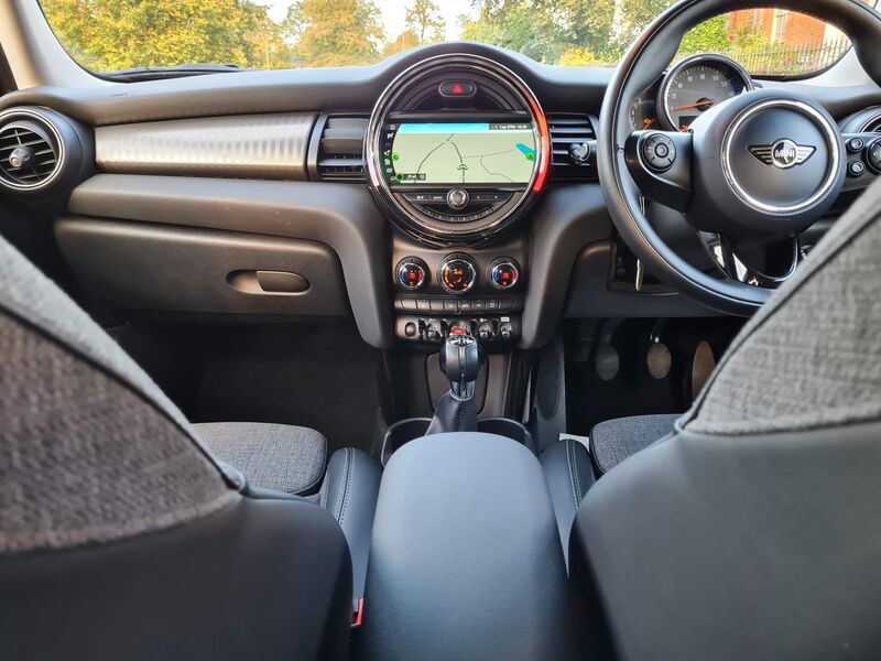MINI HATCH