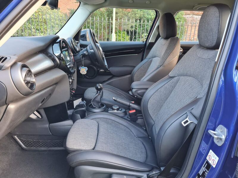 MINI HATCH