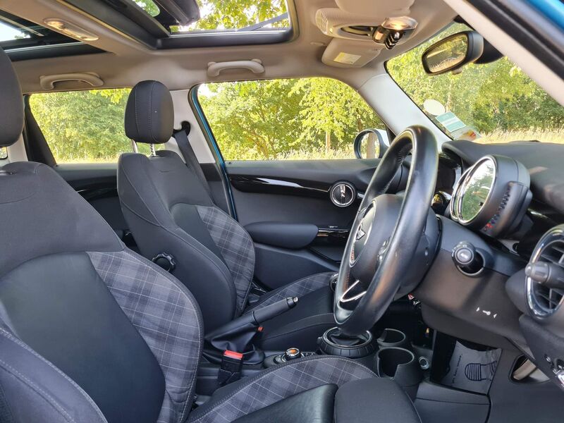 MINI HATCH