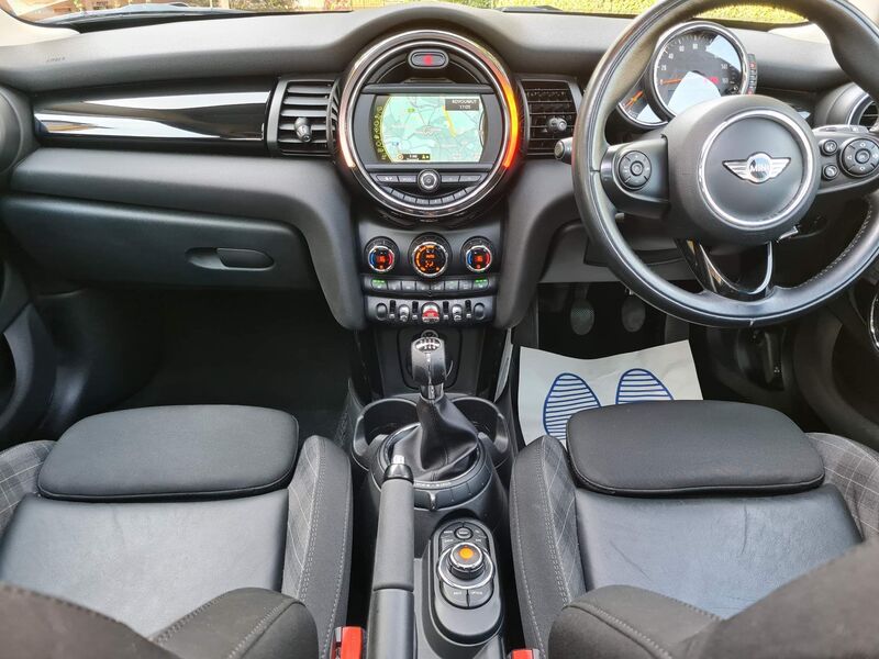 MINI HATCH