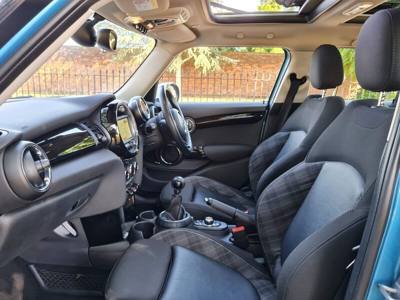 MINI HATCH