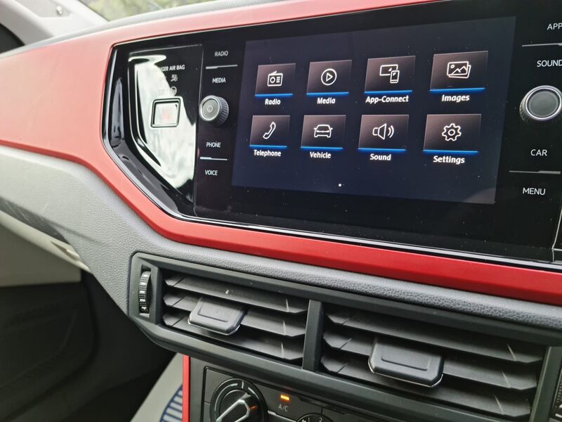 VOLKSWAGEN POLO