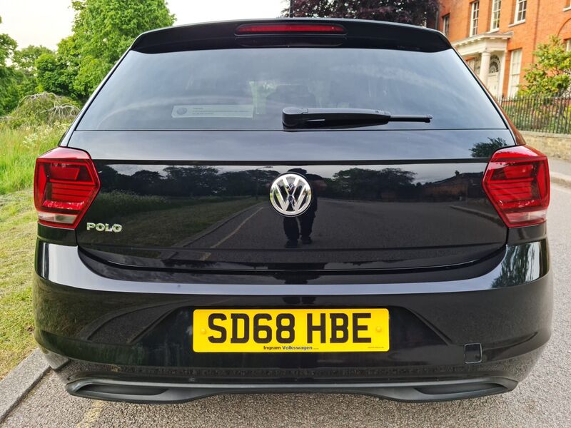 VOLKSWAGEN POLO