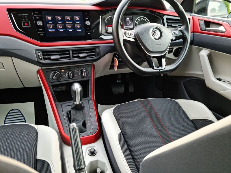 VOLKSWAGEN POLO