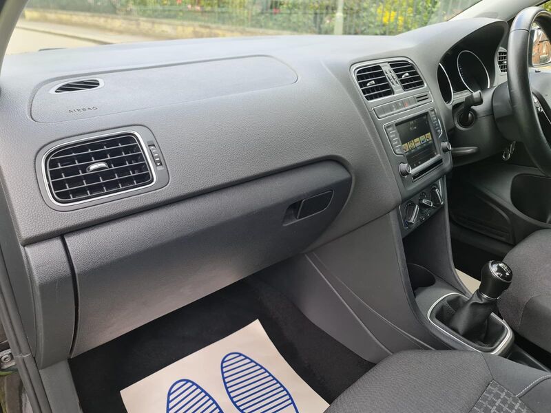 VOLKSWAGEN POLO