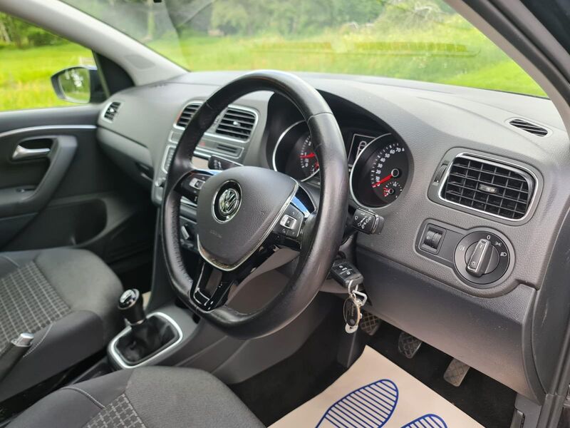 VOLKSWAGEN POLO