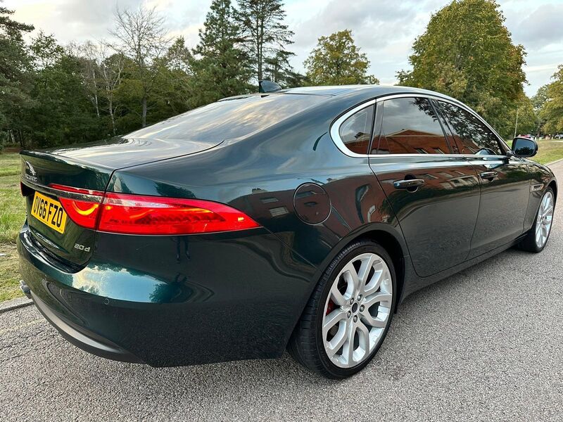 View JAGUAR XF 2.0d Portfolio Auto Euro 6 (s/s) 4dr