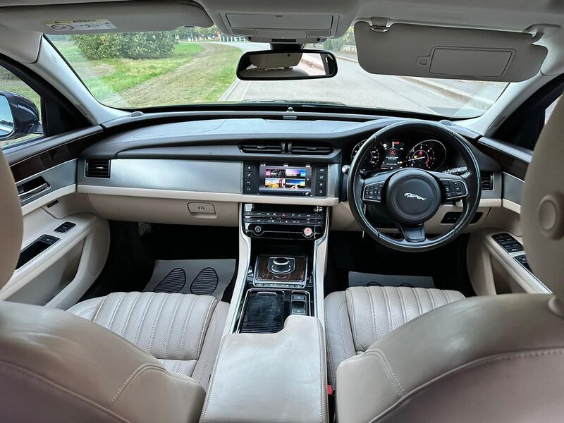 JAGUAR XF