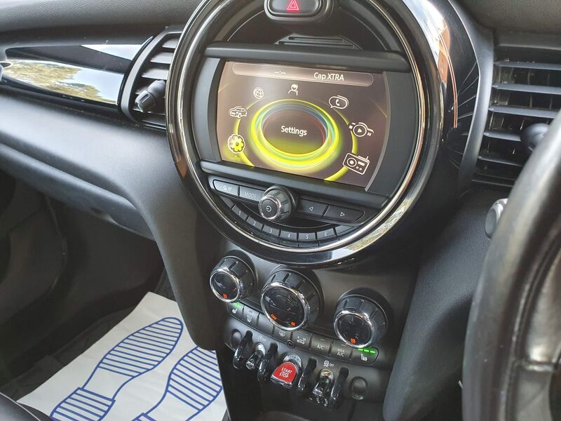 MINI HATCH