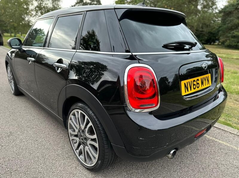 MINI HATCH