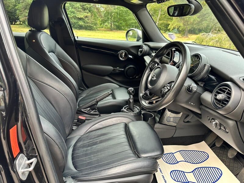 MINI HATCH
